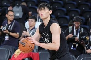 媒体人:来咱这赚钱却不让曾凡博上场 篮网这三流队趁早一边玩去